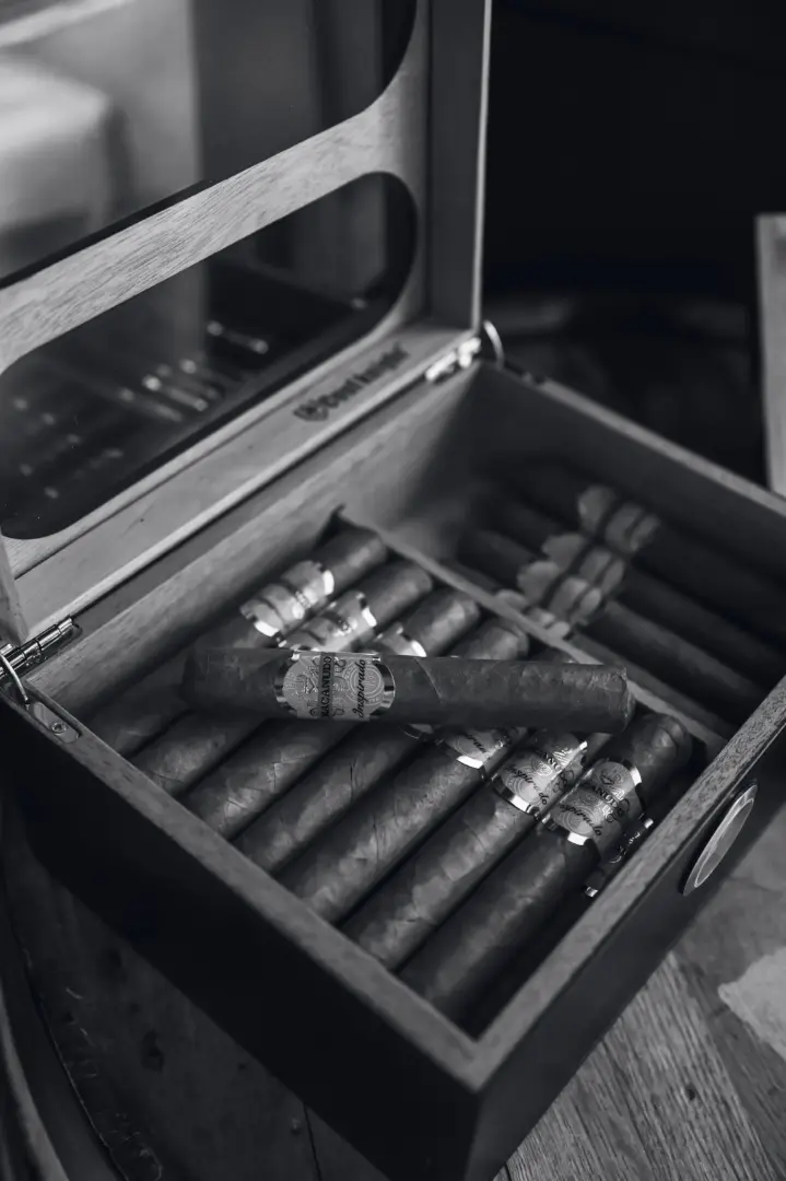 The Bond Bar: mobile cigar and cocktail service for Scottsdale celebrations.