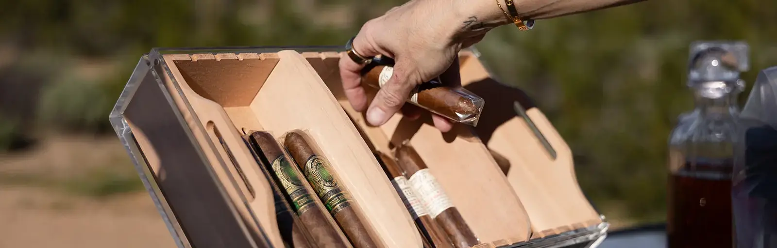 Mobile-Bar-and-Cigar-Lounge-Rentals